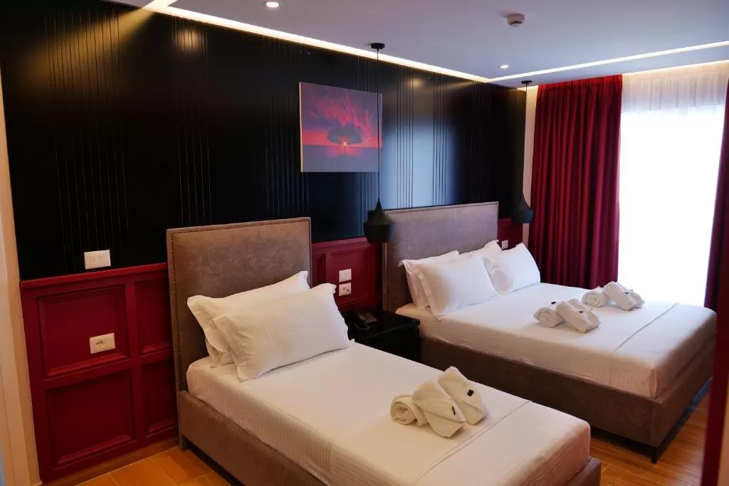 Deluxe TRPL.jpg Deluxe TRPL.jpg